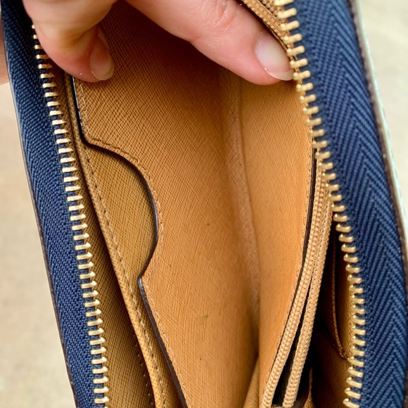 Michael Kors wallet - Picture 12 of 15